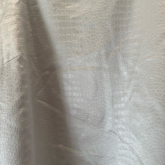 Woman’s cold shouldered silver/gray blouse - Picture 2 of 6